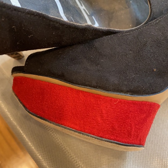 Sexy Black and Red Platform Pumps w/ Leopard Heel - Picture 4 of 6